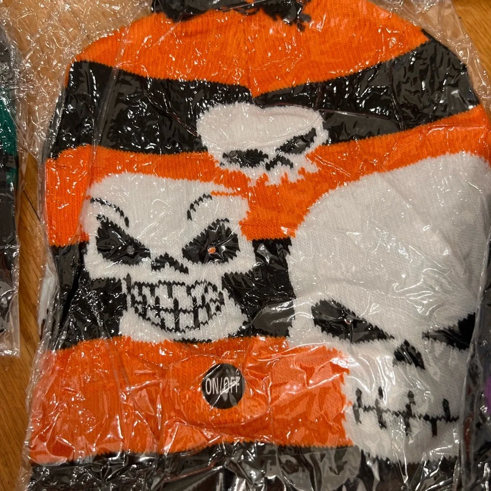 - 6 new hats Halloween